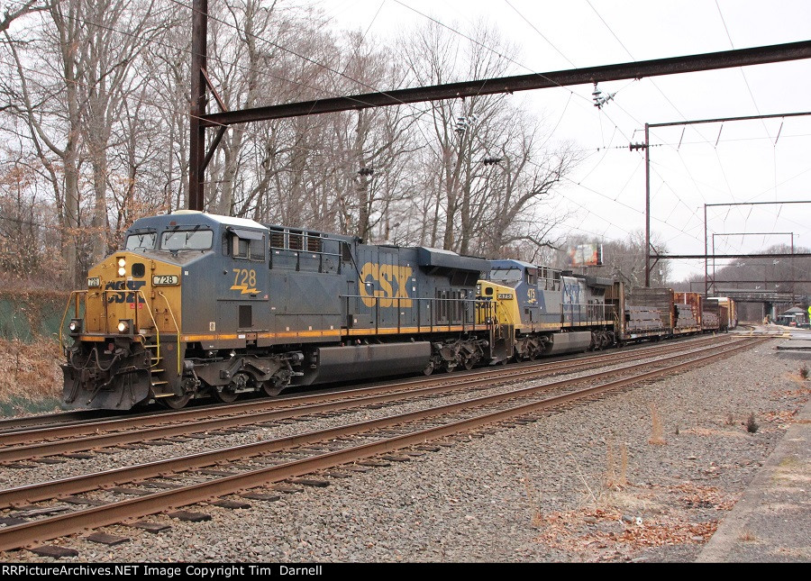 CSX 728 leads Q410